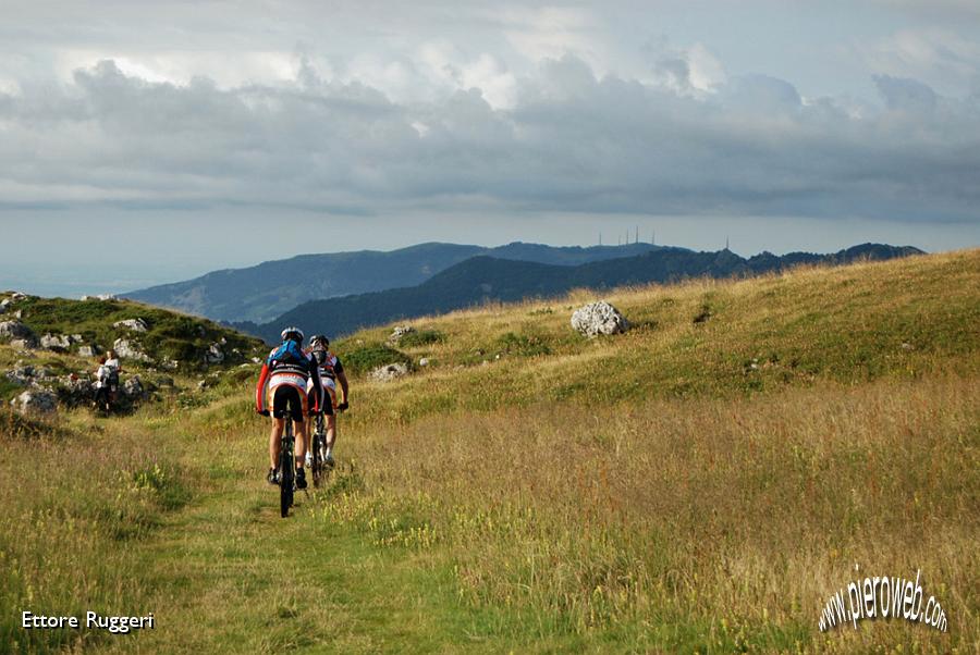 3 - bikers sui Piani d'Alben.jpg